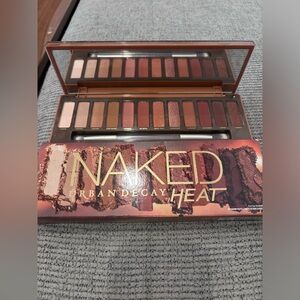 Urban Decay HEAT Naked eye shadow